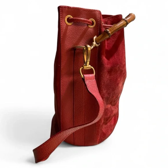 BLACK FRIDAY SALE Authentic Gucci Red Suede & Bamboo Handle Bucket Bag Crossbody - Picture 3 of 16